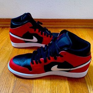 Nike Men Sz 8 Air Jordan 1 Mid Gym
Red/Black/White DQ8426-061, Like New